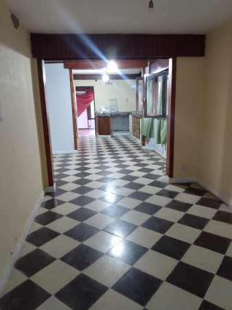 ACTUALIZADA!!!!    CASA EN VENTA a metros calle Guido