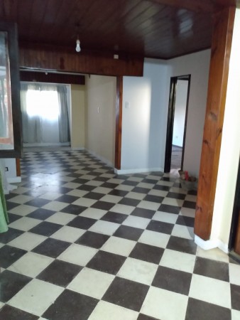 ACTUALIZADA!!!!    CASA EN VENTA a metros calle Guido