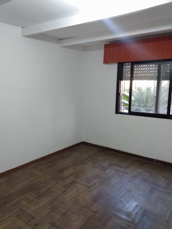 ACTUALIZADA!!!!    CASA EN VENTA a metros calle Guido