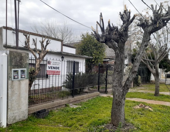 ACTUALIZADA!!!!    CASA EN VENTA a metros calle Guido