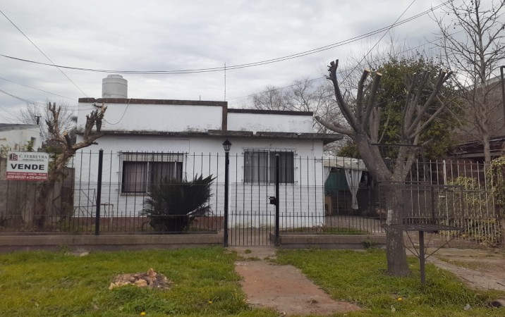 ACTUALIZADA!!!!    CASA EN VENTA a metros calle Guido