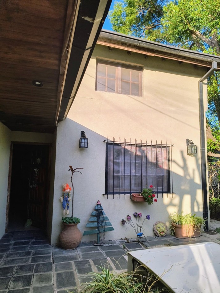 CASA EN VENTA CON PILETA BARRIO VILLA ALPINA 2