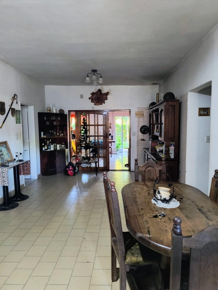 CASA EN VENTA CON PILETA BARRIO VILLA ALPINA 2