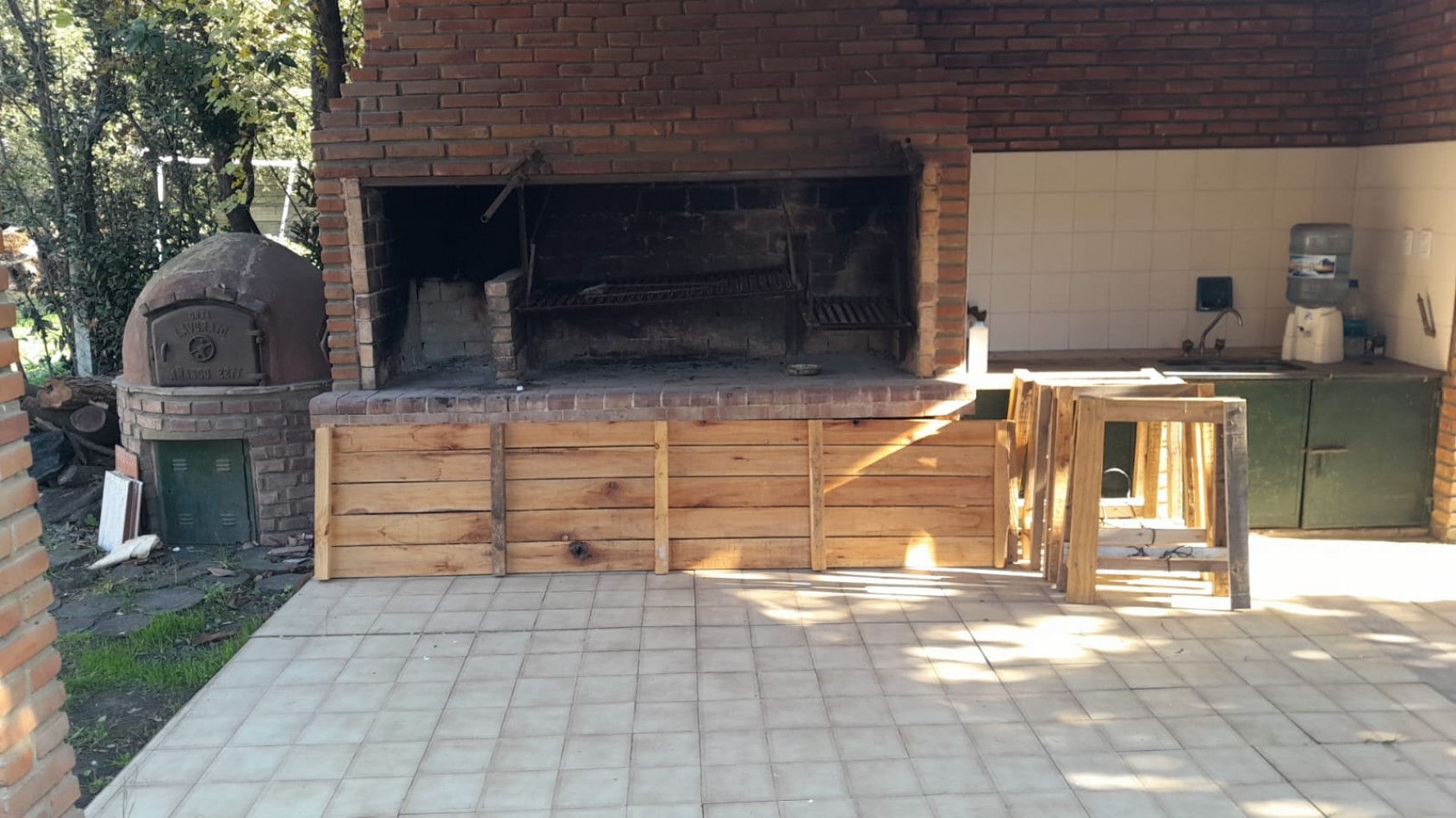 CASA CON PILETA BARRIO PERUZOTTI